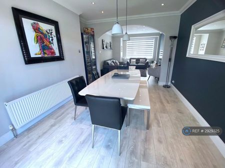 3 bedroom semi-detached house to rent - Photo 5