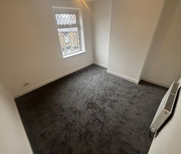 2 bed Terraced - To Let - Photo 5