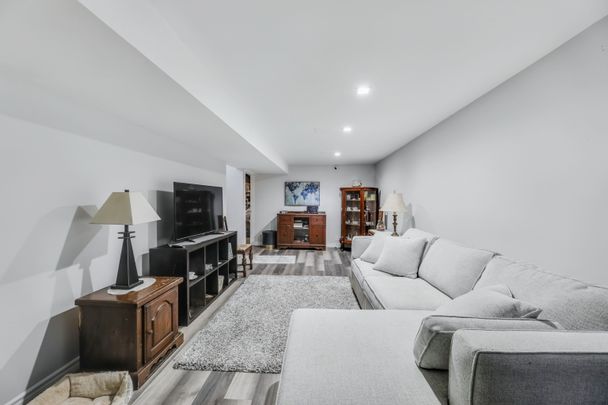 For Lease - 82 Lacey Crescent, London South, Ontario - Photo 1