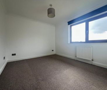 De la Warr Road, Bexhill-on-Sea, East Sussex - Photo 3
