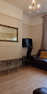 6 bedroom property to rent - Photo 4