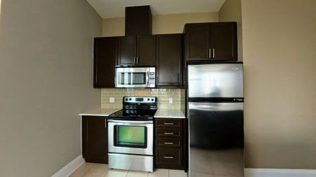 For Lease - 2470 Prince Michael Drive Unit# 703, Oakville, Ontario - Photo 5