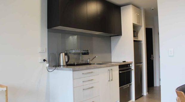 Stylish City Centre Apartment - Fully Furnished - Photo 1