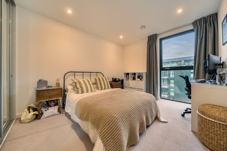 Hawthorne Crescent, London, SE10 - Photo 4