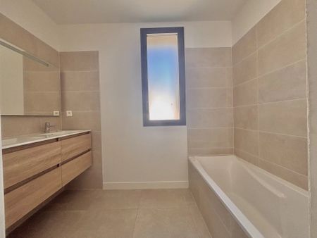 Location Appartement 4 pièces 120 m2 à Gignac - Photo 4