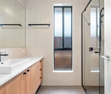 Sunsets Abound - Executive Living - Perfect for Busy Professionals ! - Photo 1
