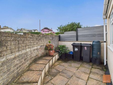 3 bedroom end of terrace house to rent - Photo 2