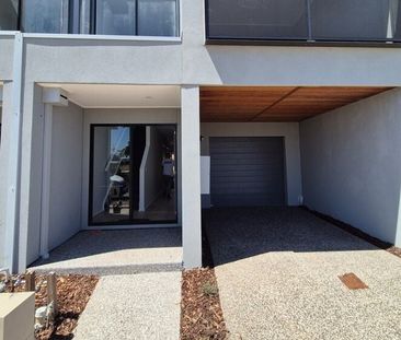 Beautiful, newly built townhouse - Photo 2