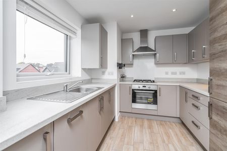2 bed apartment to rent in Shepherds Green Road, Shirley, B90 - Photo 2