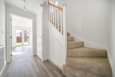4 bedroom detached house to rent - Photo 3