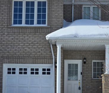 137 HARTFORD CRESCENT - Photo 1