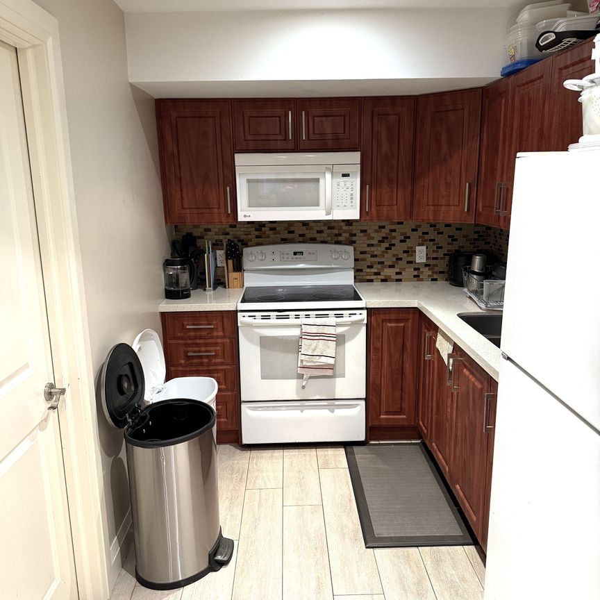 For Lease - 251 Floyd Avenue Unit# Lower Unit, Toronto, Ontario - Photo 1