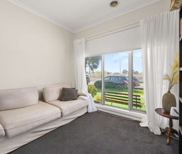 Spacious Family Living with Style, Comfort & Convenience - Photo 1