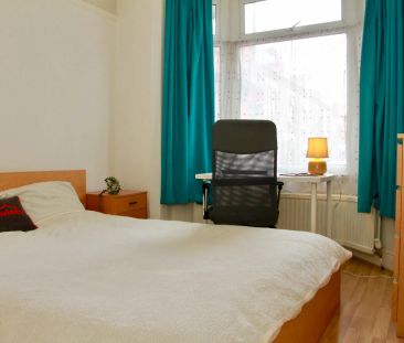 Harrow Road (4 bed) - Photo 6