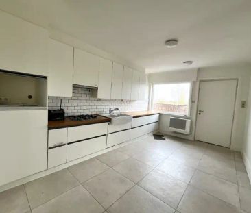 Landelijk gelegen woning met tuin en 3 garages - Foto 4