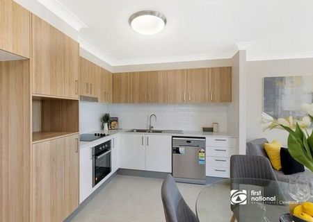 MODERN TWO BEDROOM UNIT IN VICTORIA POINT. NB RENT TO INCREASE TO $ 620 PER WEEK TWO MONTHS AFTER LEASE COMMENCES. - Photo 2