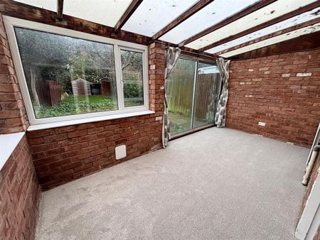 4 bedroom end of terrace house to rent - Photo 5