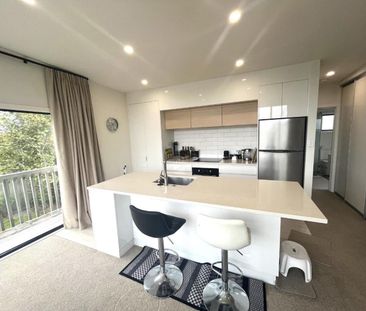 Modern and serene three-bedroom home with ... - Photo 6