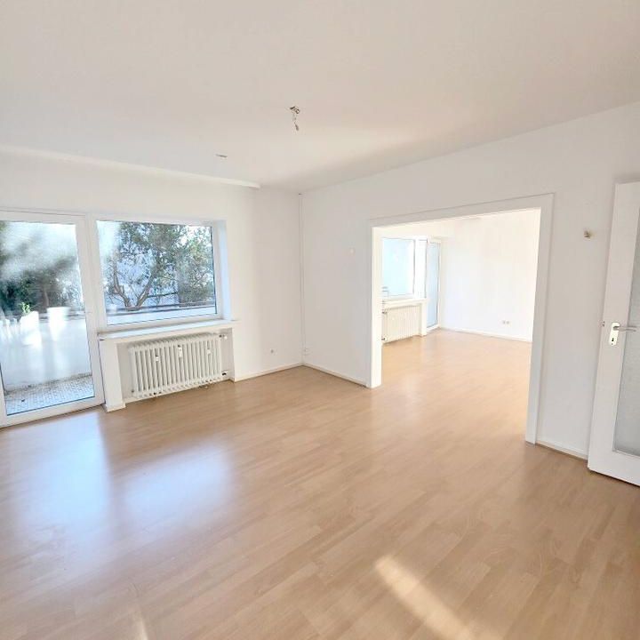 Helle 3,5-Zimmer-Wohnung mit Balkon und großzügigem Wohn-Essbereich – ca. 84 m² - Photo 1