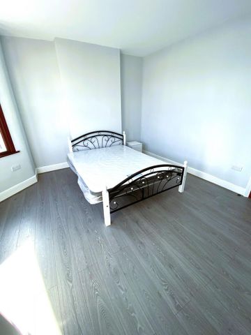 4 bedroom terraced house to rent - Photo 3