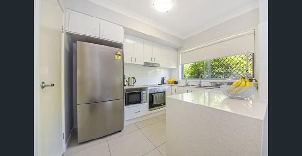 Spacious 3-Bedroom Townhouse - Perfect for Your Next Home! - Photo 1