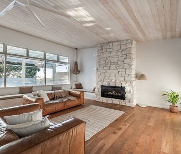 Luxury Coastal Living with Panoramic Ocean Views - Photo 5