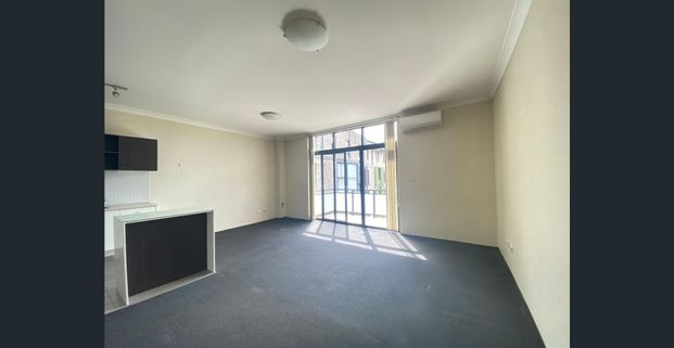 Well-Positioned Inner-City Unit in Waterloo - Photo 1