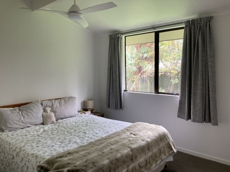 Private Three Bedroom on Belt - Photo 2