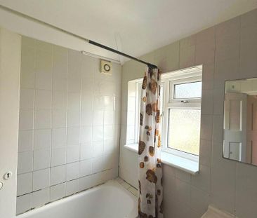 4 bedroom semi-detached house to rent - Photo 6