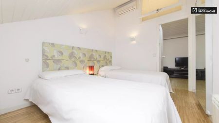 3-bedroom apartment for rent in Sol perfect for professionals, couples, and students. - Photo 4