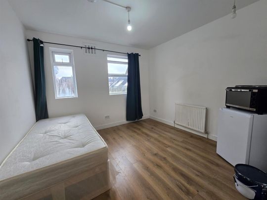 Sangley Road, London SE6 - Photo 1