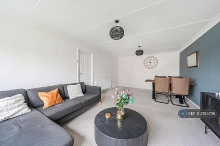 2 bedroom flat to rent - Photo 2