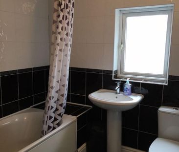 6 bedroom terraced house to rent - Photo 4