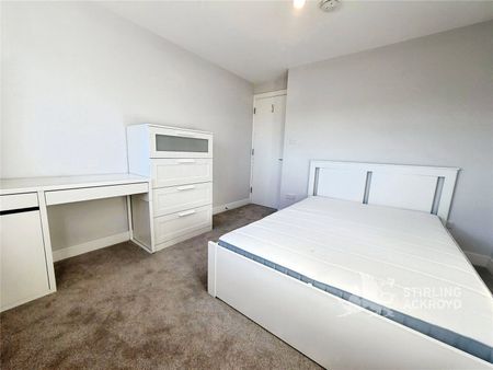 Applegarth Avenue, Guildford, Surrey, GU2 8LP - Photo 3