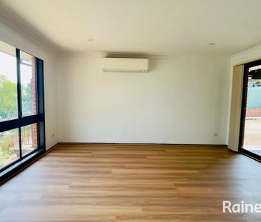 Charming Family Home in Heart of Minto! - Photo 4