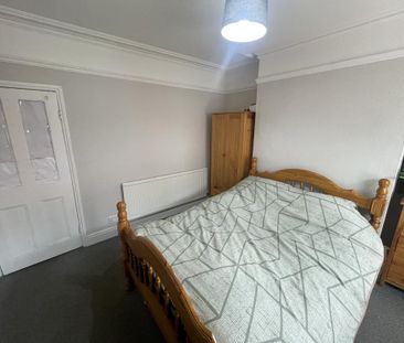4 bedroom terraced house to rent - Photo 6