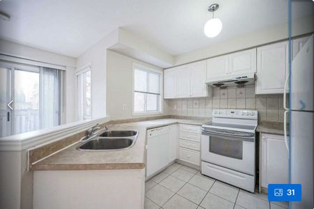 For Lease - 89 Grasslands Avenue, Richmond Hill, Ontario - Photo 2