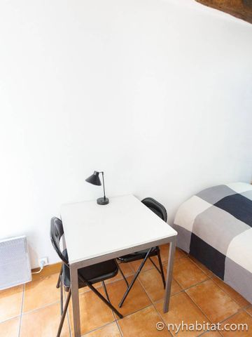 Logement à Paris, Location meublée - Photo 2