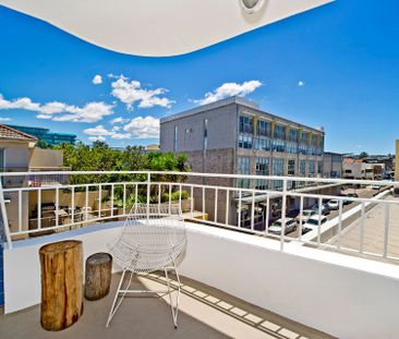 LARGE L-SHAPED, FULLY FURNISHED STUDIO APARTMENT! - Photo 4