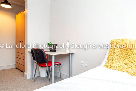 Park Barn East, Guildford, Surrey, GU2 8EW - Photo 4