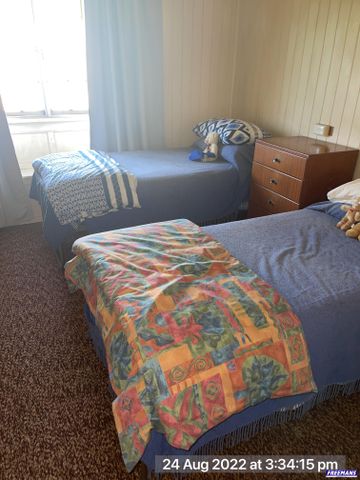 Furnished 4 Bedroom Home, Close to CBD – Available January 2026 - Photo 4