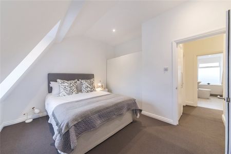 Bright Two Bedroom Maisonette in Chelsea - Photo 4