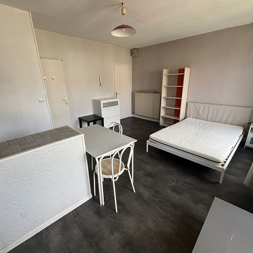 Charmant studio meublé à louer dans le quartier Saint-Thomas à Reims - Photo 2