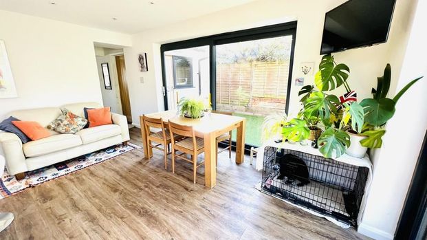 4 bedroom semi-detached house to rent - Photo 1