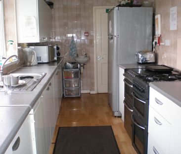 Room in a Shared House, Henleaze Road, BS9 - Photo 4