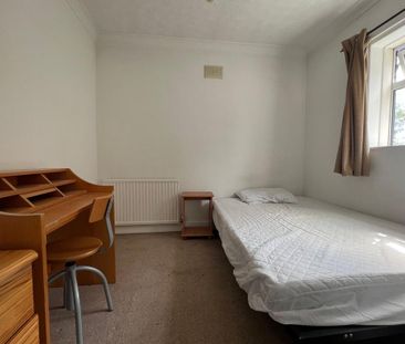 4 bedroom semi-detached house to rent - Photo 3