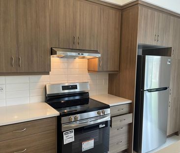 For Lease - 4 Vinewood Crescent, Barrie, Ontario - Photo 5