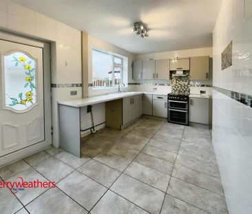 3 bedroom end of terrace house to rent - Photo 5