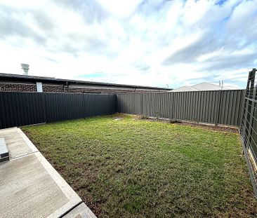 Near new Unit in sought after Southlakes - Photo 5