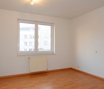 Lichtrijk appartement met 2 slaapkamers te huur in hartje Kortrijk - Photo 6